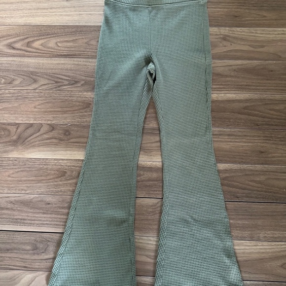 Aerie | S High-Waisted Waffle Flare Pants Olive Green - Picture 2 of 8